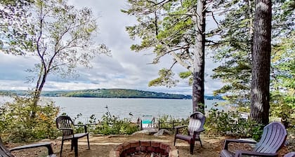 Dog-friendly lakefront cottage with private dock, air hockey, water access, W/D