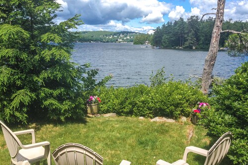 Lakefront house with beautiful & scenic lake views, private dock and kayaks