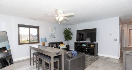 Central Huron Modern Apartment