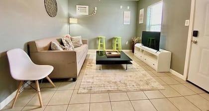 Budget-PetFriendly+1BR+Central+Tiny+Affordable