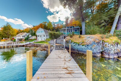 Charming dog-friendly lakefront cottage with private dock & community beach