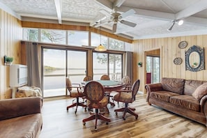TV, books - Renovated home with a water view, washer/dryer, full AC & deck (Alton)