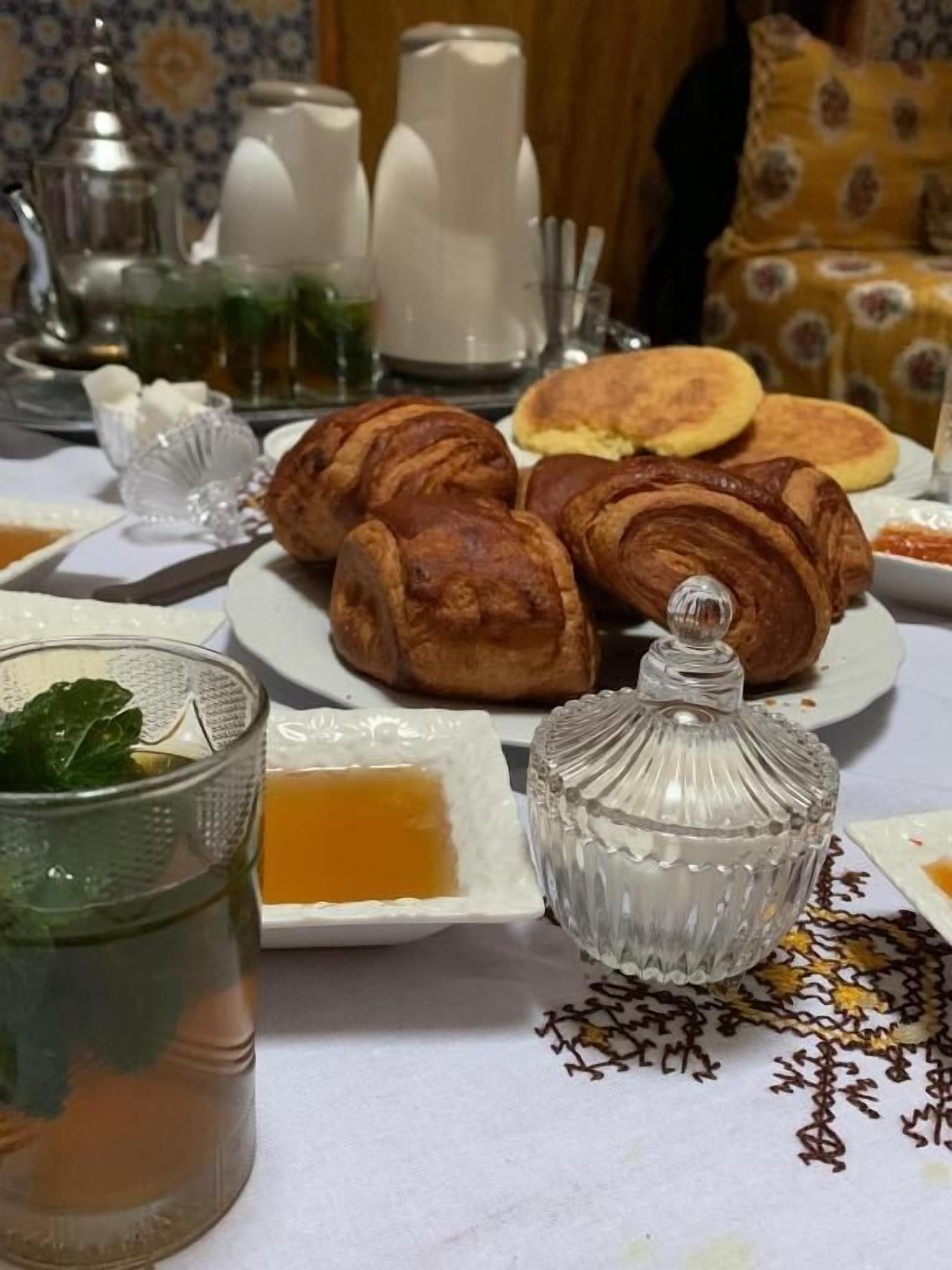 Desayuno completo gratuito y diario