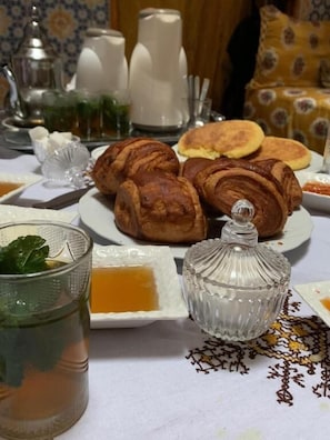 Ilmainen päivittäinen täysi aamiainen