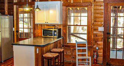 Cozy cottage near Lake Kanasatka with kayaks , dog-friendly