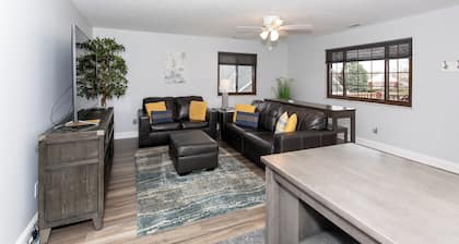 Central Huron Modern Apartment !