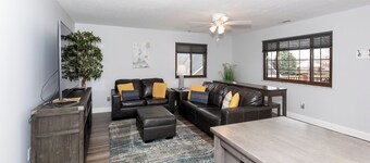 Central Huron Modern Apartment !