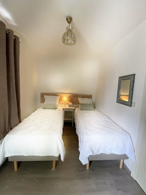 1 camera, culla da viaggio, Wi-Fi gratuito, lenzuola