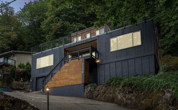 Exterior - Eastside Portland home with beautiful views (Portland)