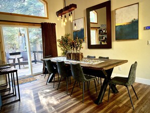 Dining - Cozy Tahoe Donner Retreat – Hot Tub, Fireplace & Near Ski Resorts! (Truckee)