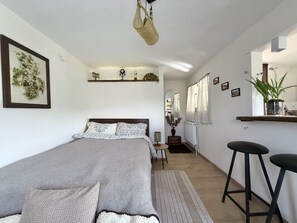 1 habitación, tabla de planchar con plancha, wifi y ropa de cama 