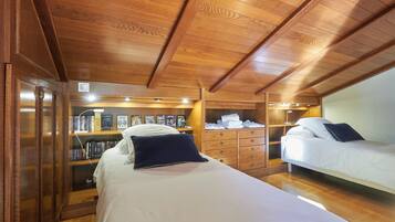 6 slaapkamers, een bureau, reisbedje, gratis wifi