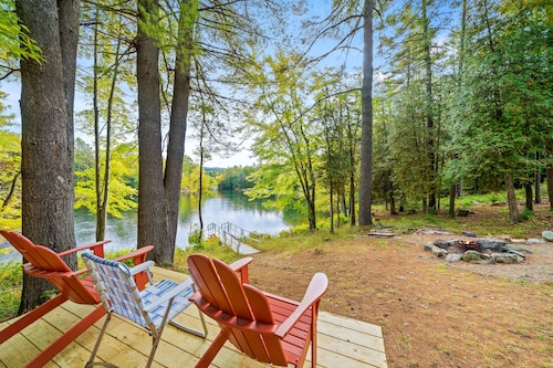 Dog-friendly riverfront house on 3 acres with private dock & deck - near skiing