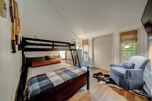 4 bedrooms, travel cot, WiFi, bed sheets