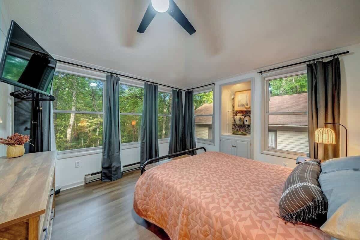 4 slaapkamers, reisbedje, wifi, beddengoed