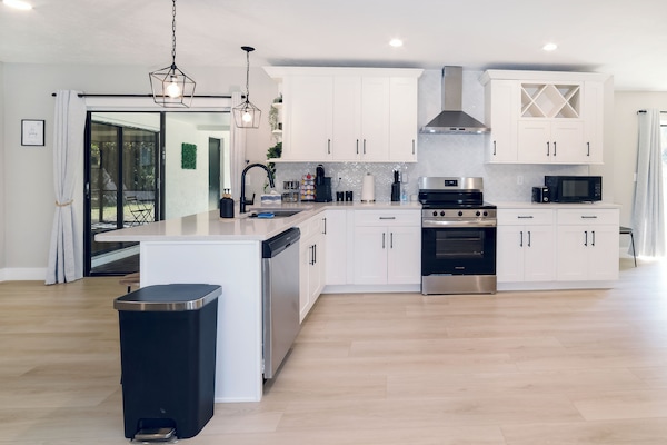 Køleskab, mikrobølgeovn, ovn, opvaskemaskine