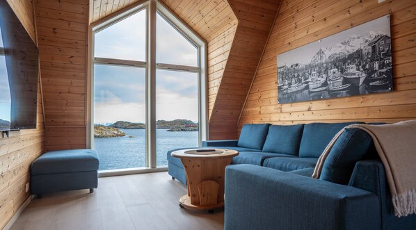 Superior Rorbu Suite with Seaview | Living area