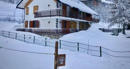 3 Limone Hut White Reserve Ski-in Ski-out Morel chairlift