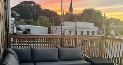 Historic Downtown Apt w/Rooftop Patio