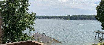 Bright, Beautiful Smith Mountain Lakefront, Full Amenities & Perfect Location!