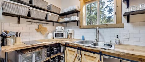 Fridge, microwave, stovetop, coffee/tea maker