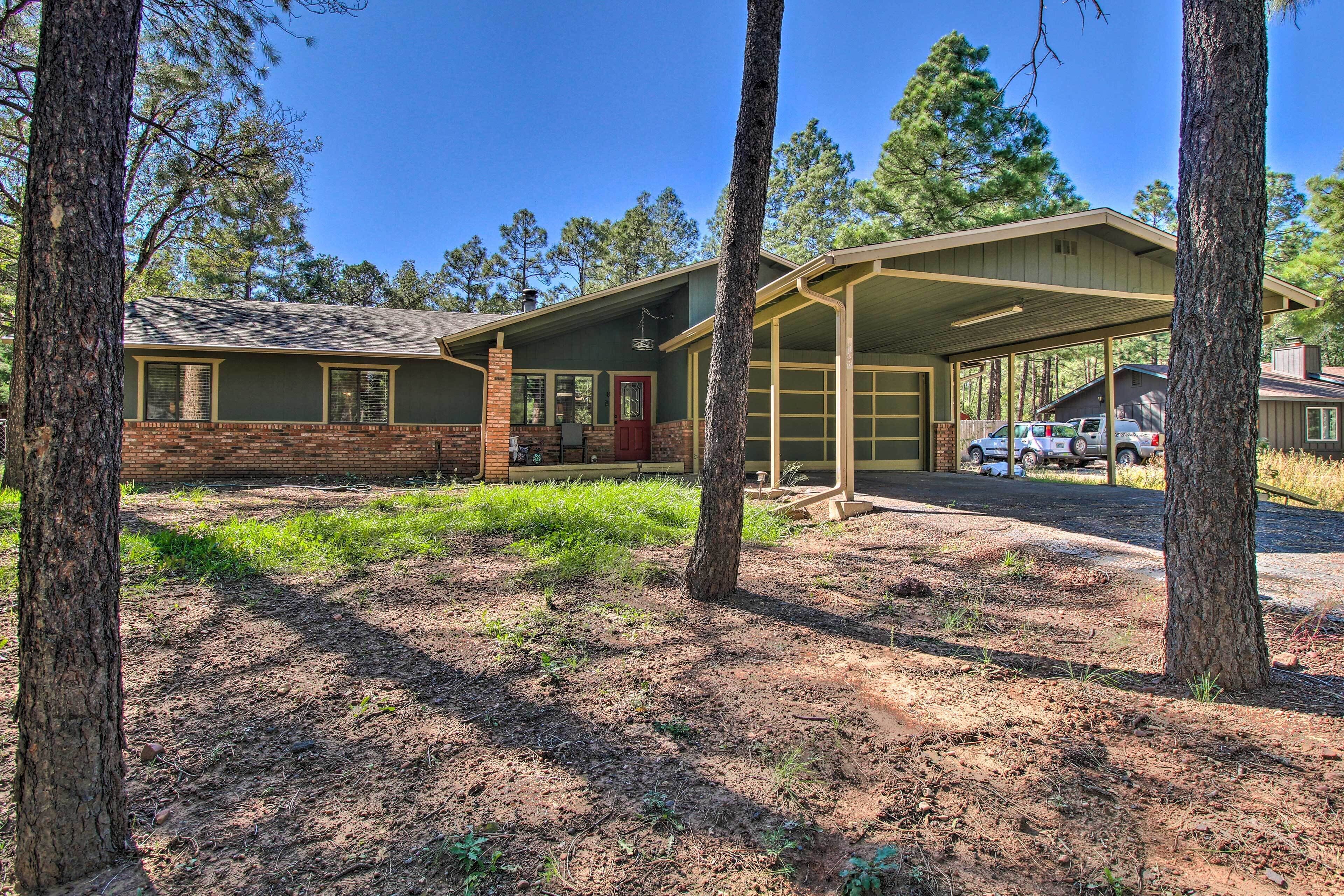 Lakeside Home w/ Fire Pit ~ 4 Mi to Rainbow Lake!
