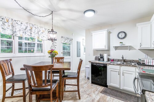Old Made New-3 Bedroom Lovely Home-Dog Friendly
NOW OPEN  25% OFF 1ST 3 BOOKINGS