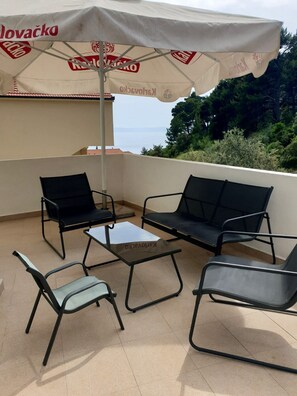 Terrace/patio - Haus Marina & Matko - One Bedroom Apartment with Balcony M2 (Makarska)