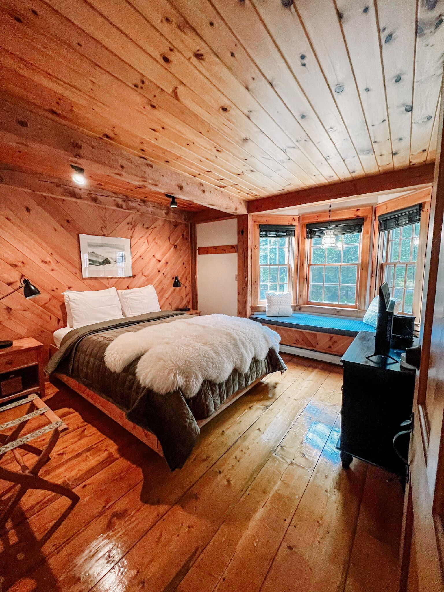 2 bedrooms, memory-foam beds, free WiFi, bed sheets