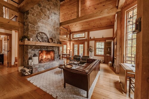 Deerwood Hill ~ après ski cabin • hot tub • fire pit • Stratton • Manchester