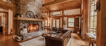Deerwood Hill ~ après ski cabin • hot tub • fire pit • Stratton • Manchester