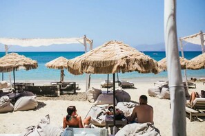 On the beach - Panoramic sea-view roof top studio with hot-tub (Naxos)