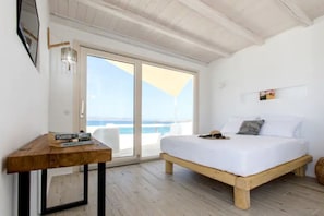 1 bedroom, desk, iron/ironing board, free WiFi - Panoramic Sea View & Private Hot Tub - Top Floor Triton (Naxos)