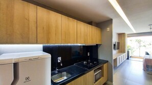 Studio | Private kitchen | Blender, cookware/dishes/utensils, freezer - Lindos apartamentos no Eco Resort (Tamandaré)