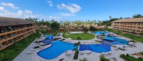 3 outdoor pools, pool loungers