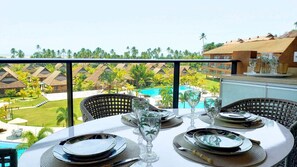 Studio | Outdoor dining