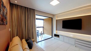 Căn hộ dành cho gia đình, quang cảnh hồ bơi | Phòng khách