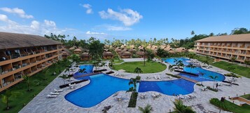 3 piscinas al aire libre, sillones reclinables de piscina