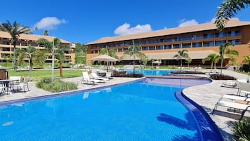 3 outdoor pools, pool loungers