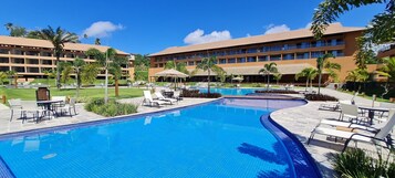 3 piscinas al aire libre, sillones reclinables de piscina