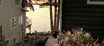 Waterfront - Apartment on Beautiful Lake Tapps! What a view!