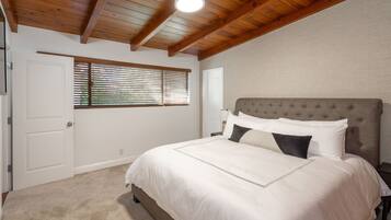 3 Schlafzimmer, Schreibtisch, Reisekinderbett, WLAN