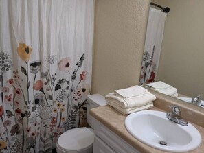 Combined shower/bathtub, towels, shampoo, toilet paper