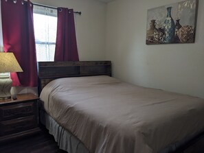 3 bedrooms, iron/ironing board, free WiFi, bed sheets