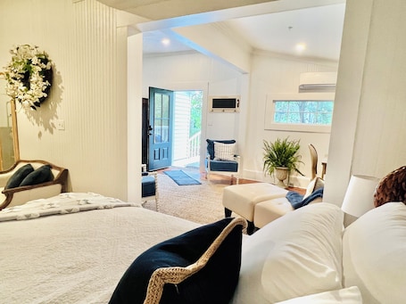 1 bedroom, desk, iron/ironing board, bed sheets. Fern Suite at The Mockingbird Inn Boutique Hotel
