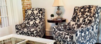 Mockingbird Inn- Azalea Suite