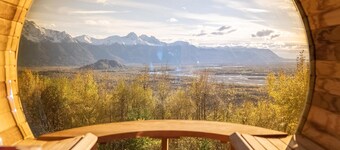 Detached Apartment w/hot-tub & Sauna view overlooking Valley