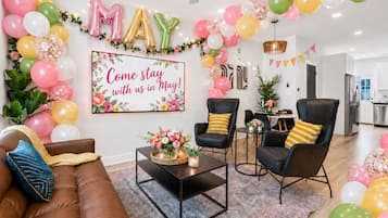 Smart-TV, Videospiele, Bücher, Arbeitsbereiche