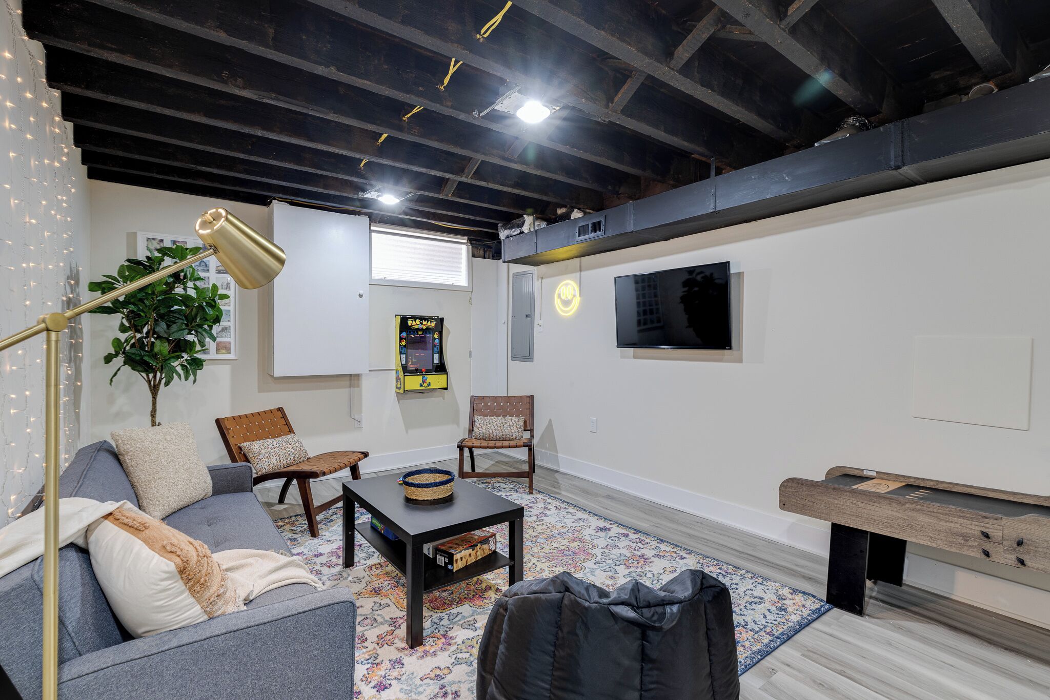 Smart-TV, Videospiele, Bücher, Arbeitsbereiche