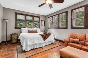 2 bedrooms, iron/ironing board, Internet, bed sheets